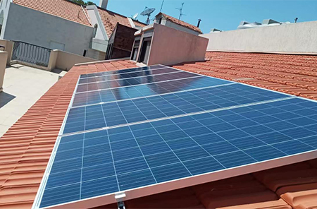 Proyek Pemerintah sistem surya 5,5 kW untuk desa di Lebanon