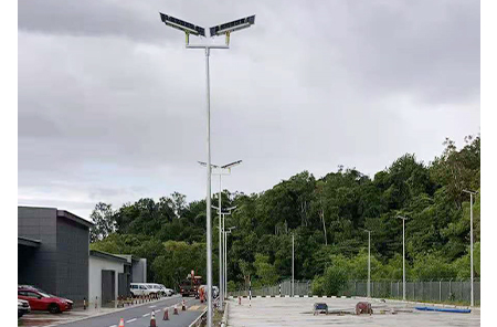 Proyek tempat parkir lampu jalan tenaga surya di Singapore