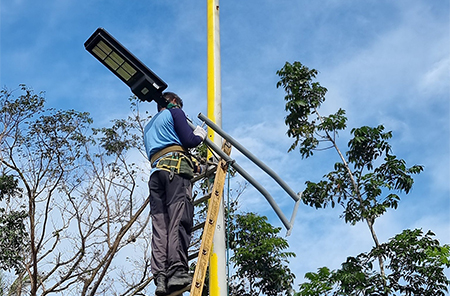 Lampu Taman tenaga surya terintegrasi 180W dipasang di Filipina