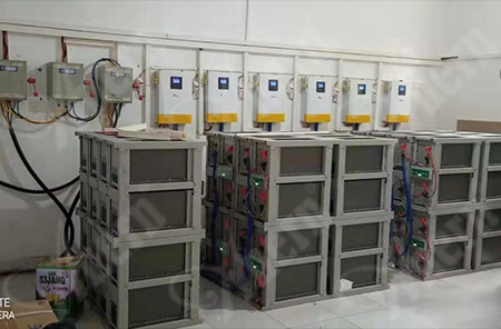 Pulau Indonesia 26kw sistem surya Off-grid dengan Inverter Hybrid Parallelable