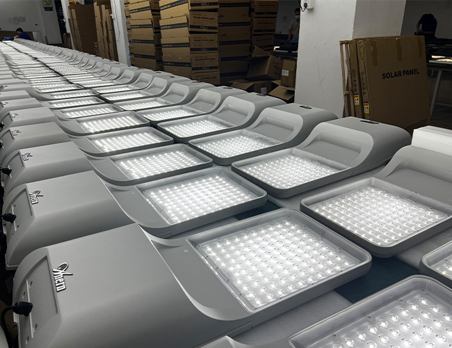 Aplikasi lampu jalan surya all in two