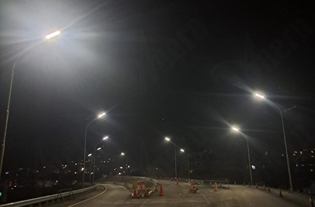 Iluminates Nepal dengan 60 set lampu jalan tenaga surya SLV-120W