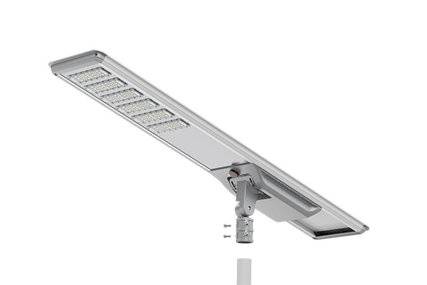 Bagaimana cara mengatur waktu penyalaan lampu jalan tenaga surya menggunakan remote kontrol?